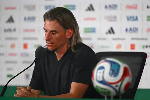 بعد توديع كأس العالم.. بيكاسيسي يعلن رحيله عن تدريب منتخب الإكوادور